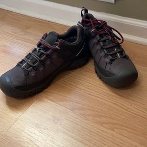 Keen men’s hiking boots